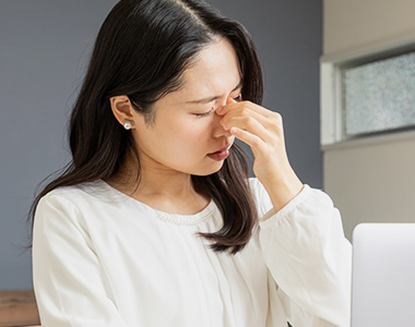 目まわりの疲れを感じる